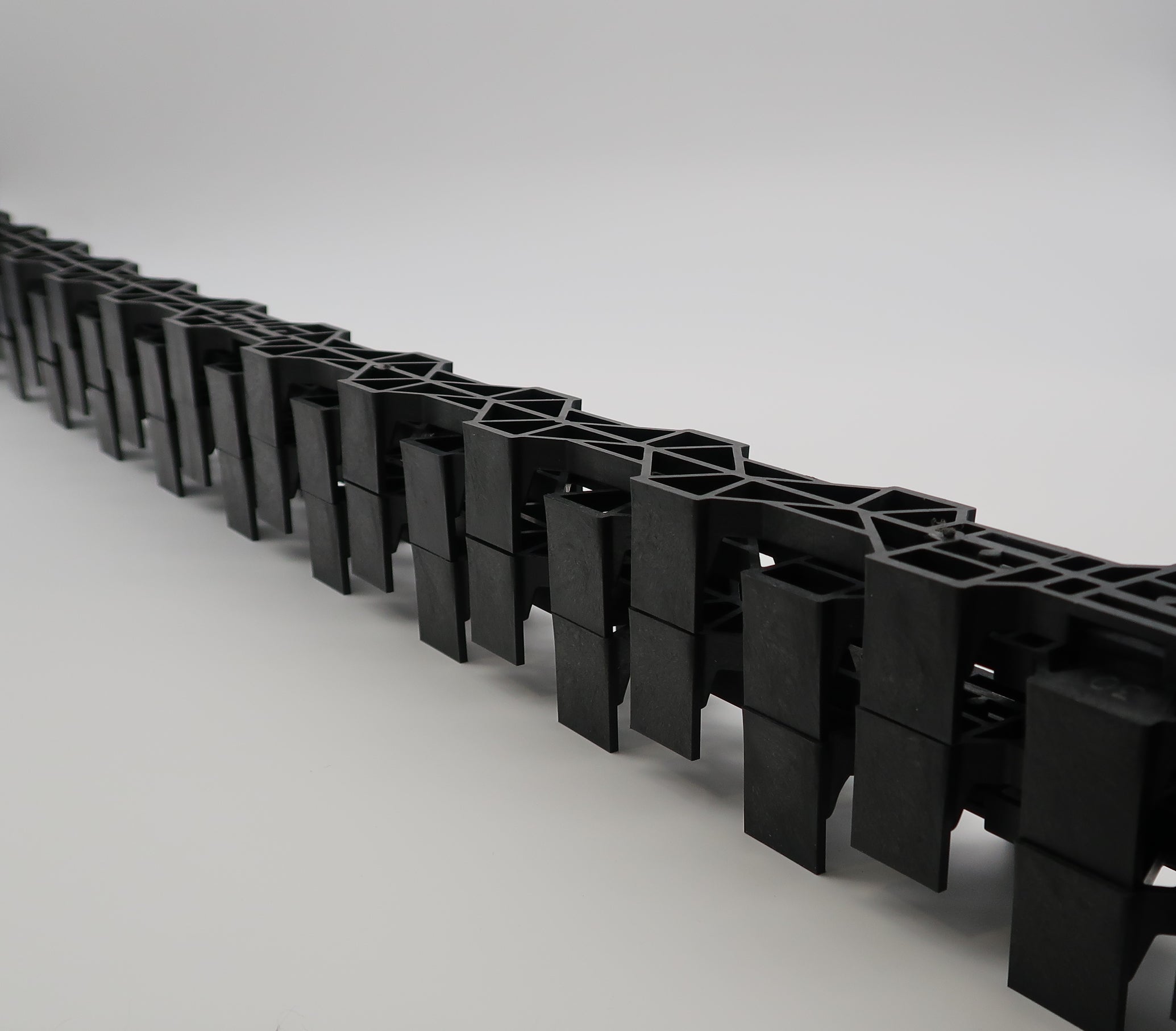 Distantier linear fier beton  3cmx45mmx 2m 50buc